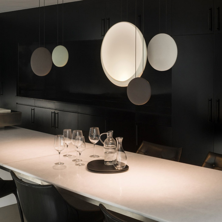 【Vibia】スペイン・LEDペンダントライト「Cosmos」ダークブラウン（W190×D40mm）