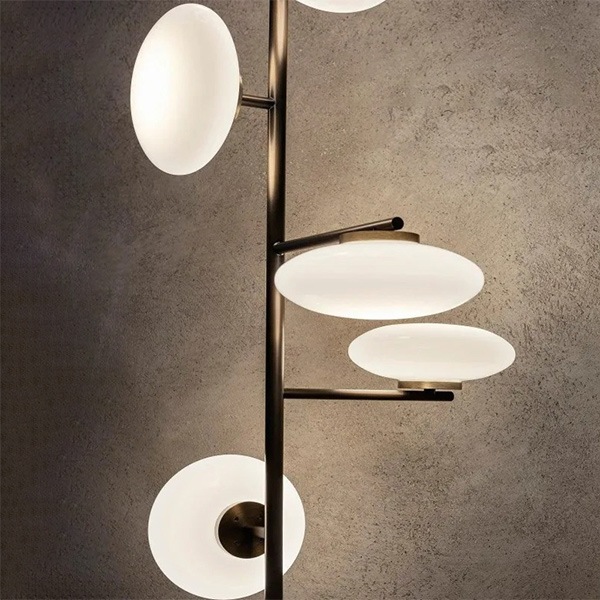 デザイン照明　モダンフロアライト　ブラック（H2200～3000mm）