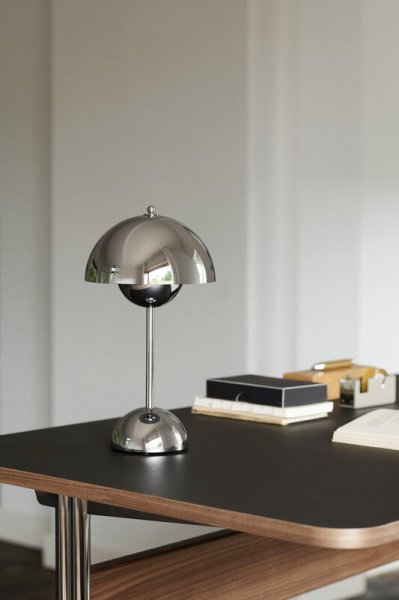 【&Tradition】北欧デザイン照明「Flowerpot VP9 portable table lamp, chrome plated」テーブルライト(Φ160×H295mm)