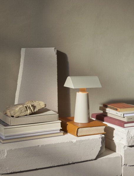 【&Tradition】北欧デザイン照明「Caret MF1 portable table lamp, silk grey」テーブルライト(W100×D150×H220mm)