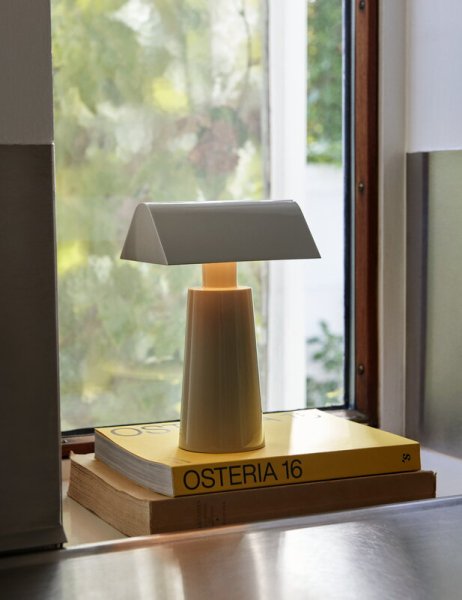 【&Tradition】北欧デザイン照明「Caret MF1 portable table lamp, silk grey」テーブルライト(W100×D150×H220mm)