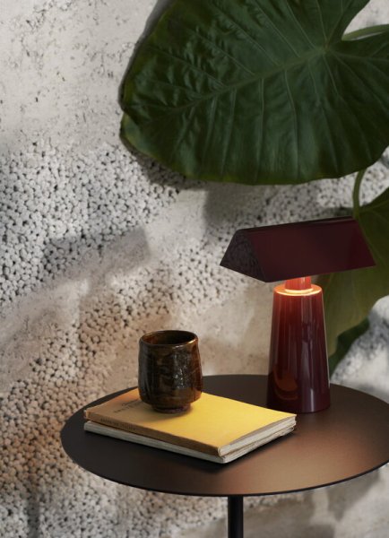 【&Tradition】北欧デザイン照明「Caret MF1 portable table lamp, dark burgundy」テーブルライト(W100×D150×H220mm)