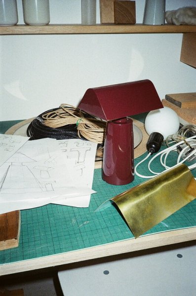 【&Tradition】北欧デザイン照明「Caret MF1 portable table lamp, dark burgundy」テーブルライト(W100×D150×H220mm)