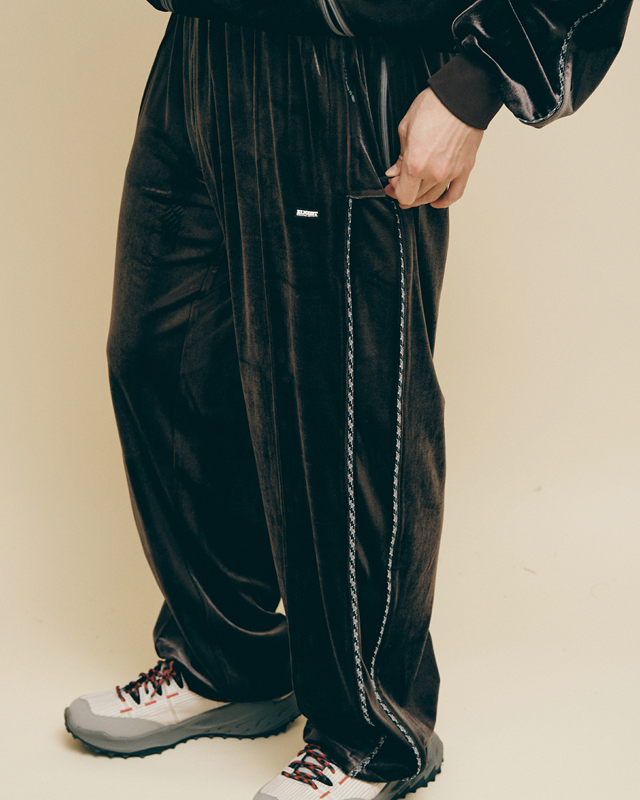 E-LINE TRACK PANTS（VELOUR）