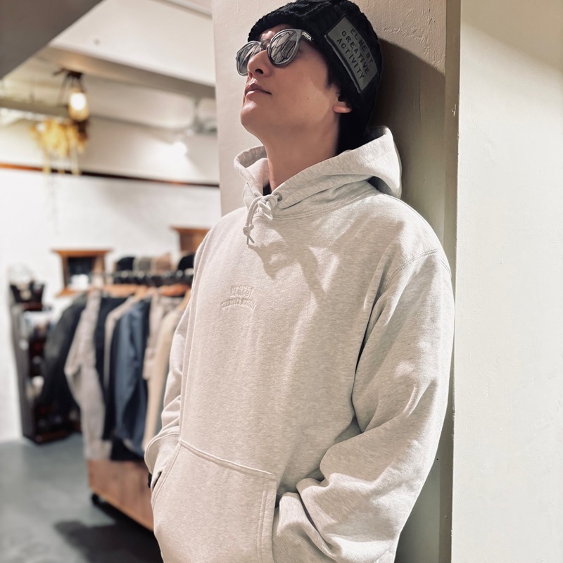 MOUNTAIN ISLAND HOODIE