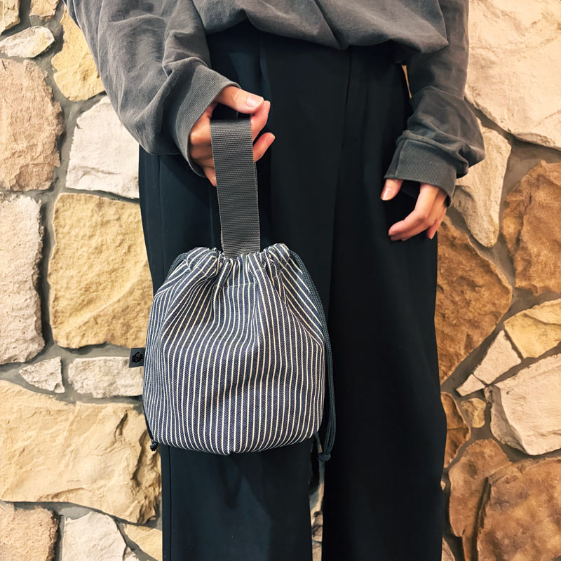 MM KINCHAKU BAG (HICKORY)