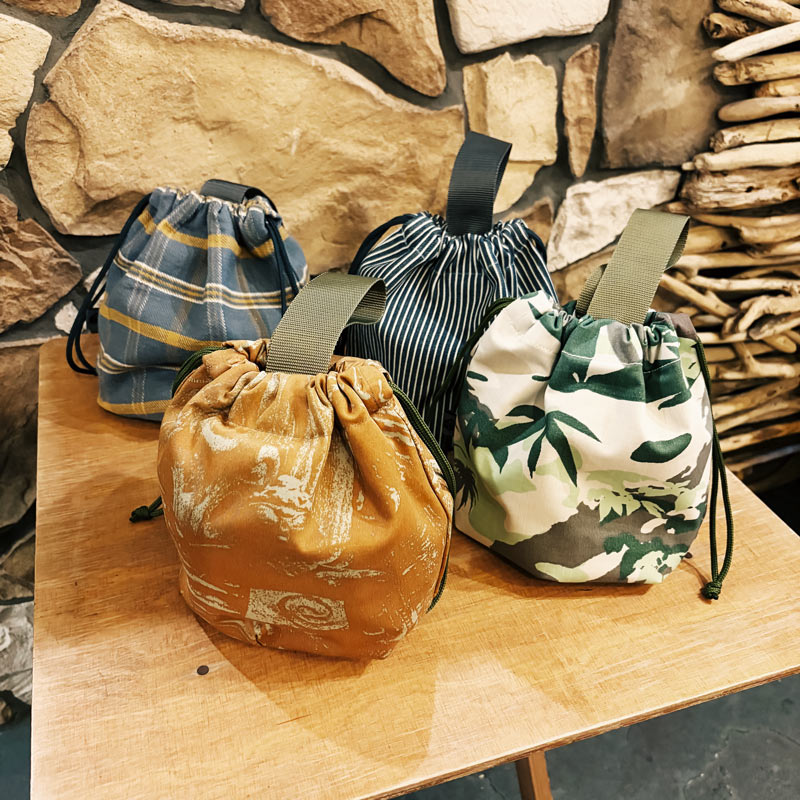 MM KINCHAKU BAG (HICKORY)