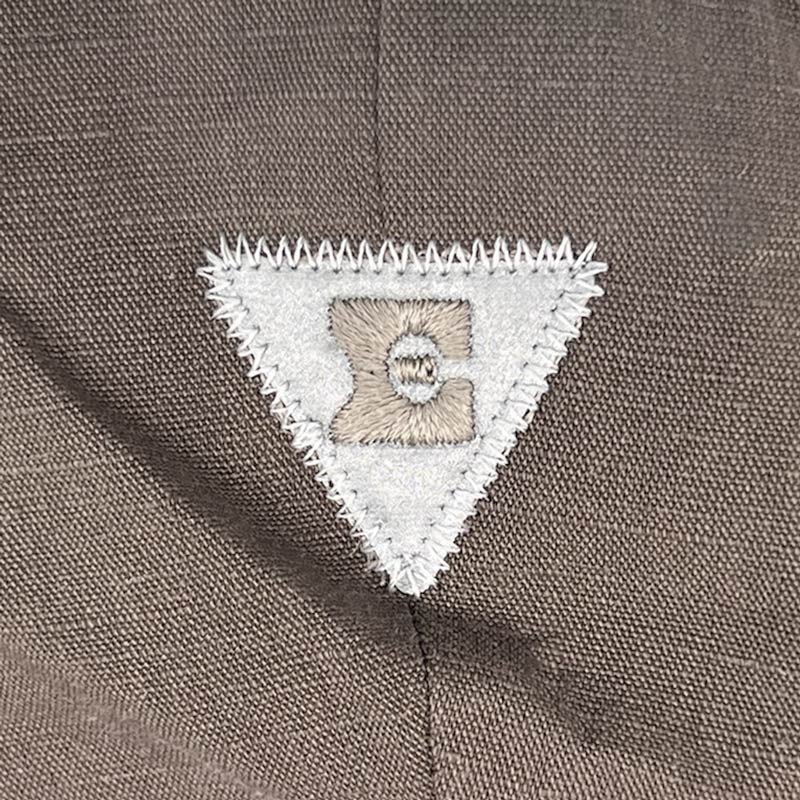 TRIANGULAR E CASQUETTE