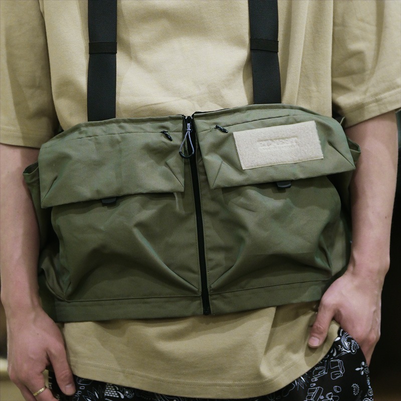 THE WIND TROUPE UT Vest