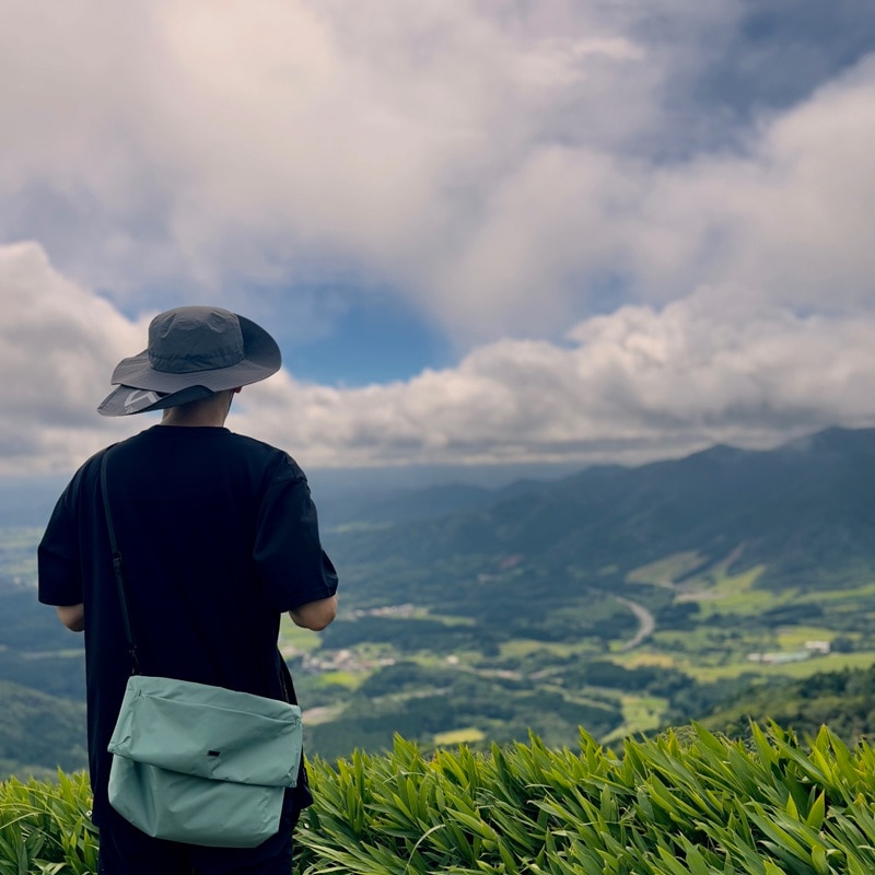 THE WIND TROUPE SHOULDER BAG