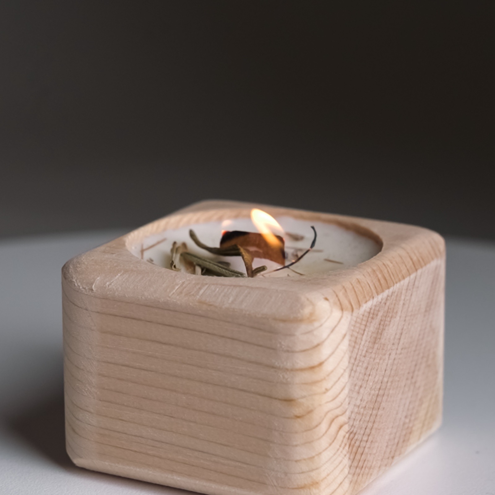 『hinoki』コレクションから『hinoki』のキャンドル