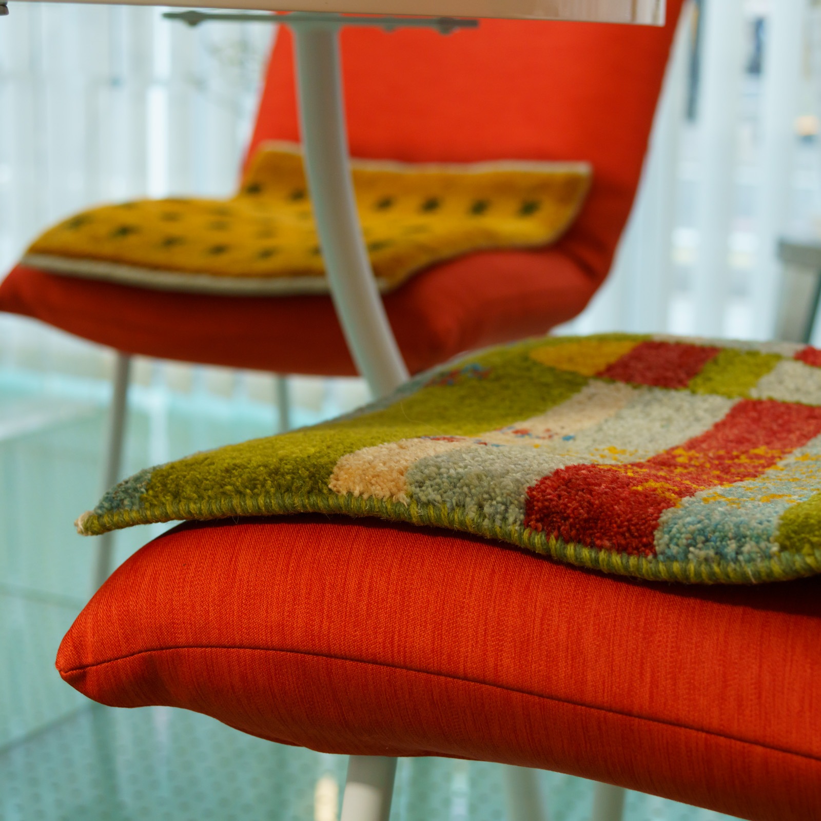 遊牧民族の手織り絨毯　ギャべ  32