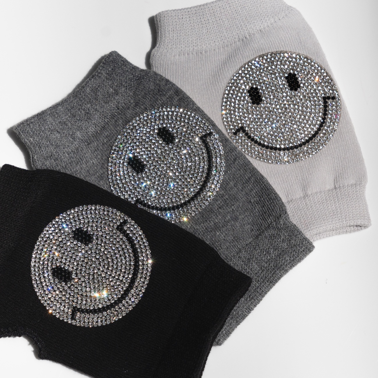 貴婦人のように、キラキラ手袋  　ニコちゃん・グレイ