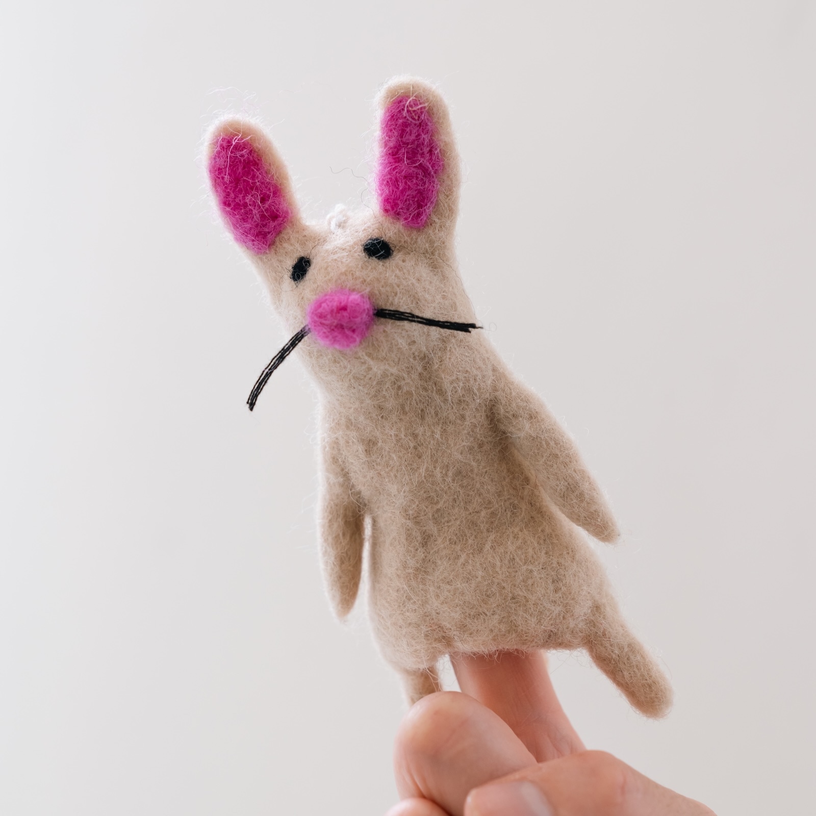 モンゴルから羊毛フェルト人形  No.08  指人形ねずみ