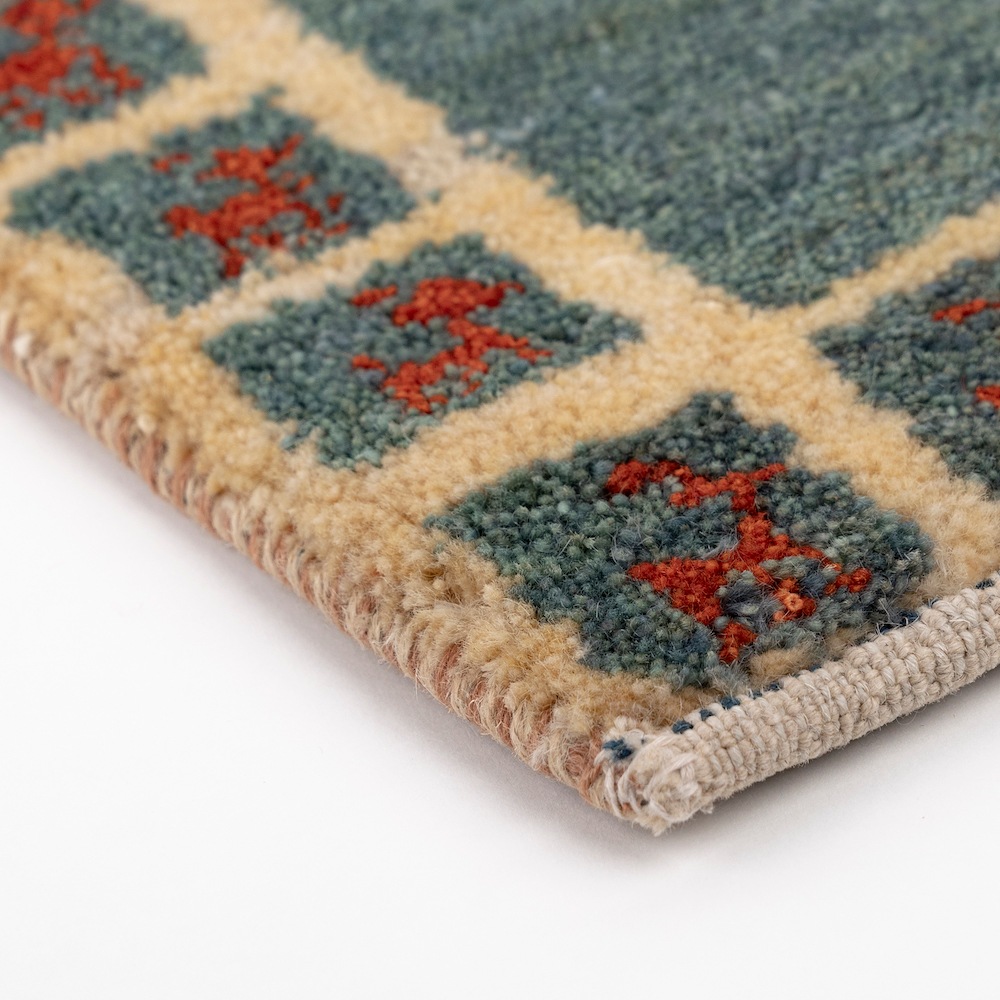 値下げ可能ミニギャベ●33×36㎝●手織●本物●新品未使用 遊牧民が紡ぐギャッベ ミニギャベ○33×36㎝○手織○本物○新品未使用 遊牧民が