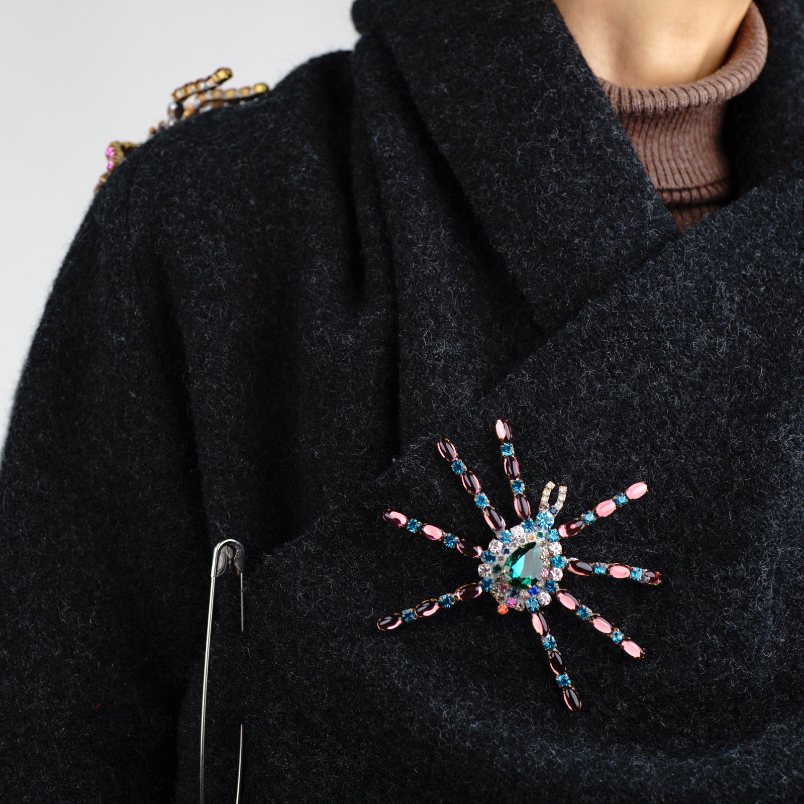 チェコガラスのブローチ 蜘蛛（グリーンパープル） | すべての商品