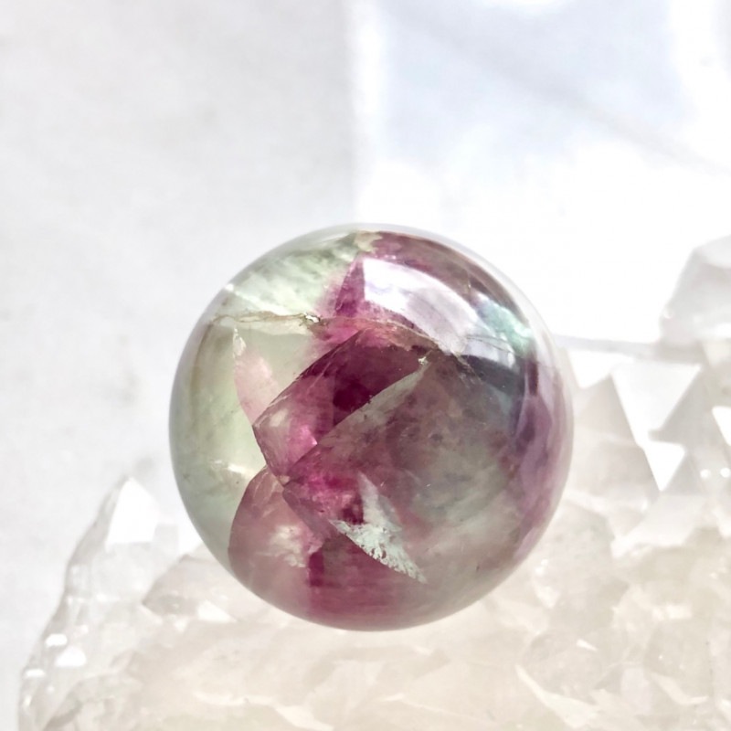 スモーキーシトリンスフィア千層入 虹入り 光る台座付き！ スモーキーシトリンスフィア千層入 虹入り 光る台座付き！