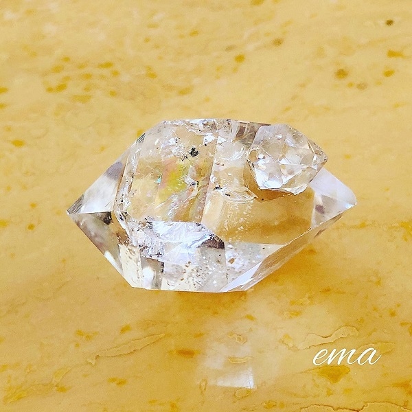 ハーキマーダイヤモンド原石 325g 虹入り 超美石】ハーキマーダイヤモンド 原石（虹入り） | プレミアム