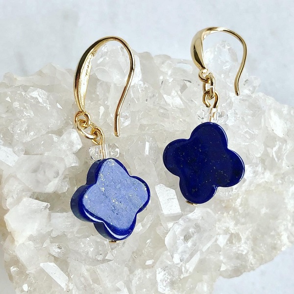 美石】ラピスラズリ お花のピアス（金具/ゴールドカラー）（イヤリング 