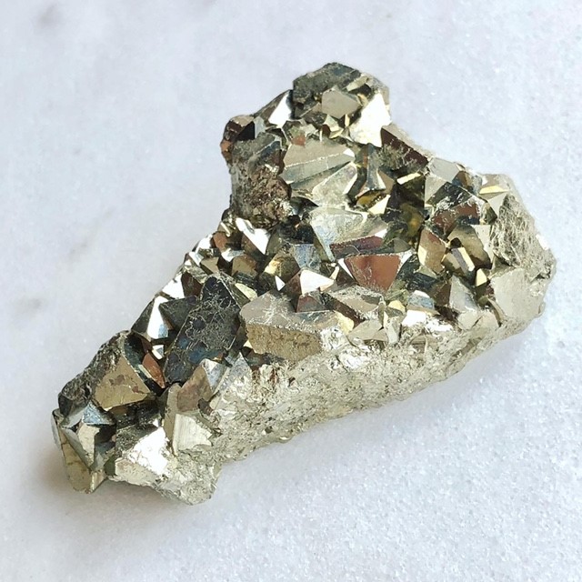 美石】パイライト 結晶原石クラスター 2592 | プレミアム会員