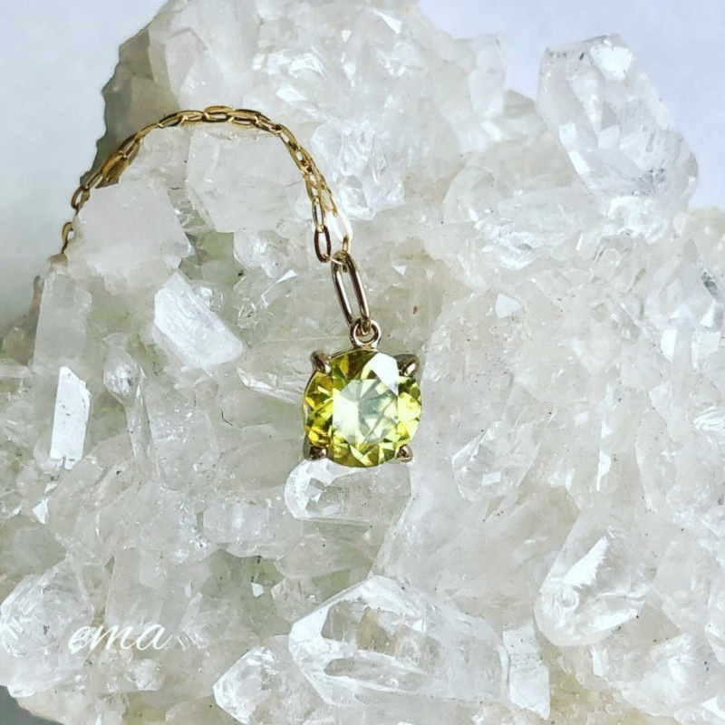 天然石　スフェーン　ペンダントトップ 楽天市場】1点もの K18 スフェーン ペンダント トップ（オーバル