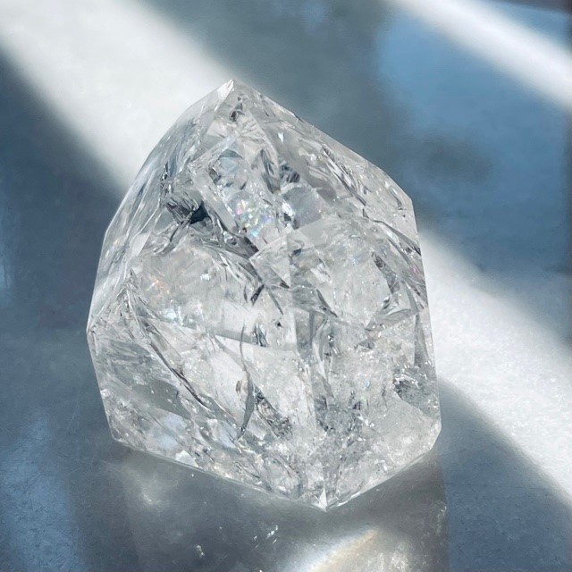 超美石】クラック アイリスクォーツ（レインボー水晶） ポイント