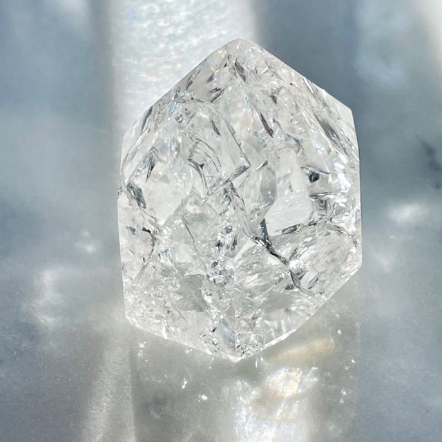 アイリスクラック水晶めちゃくちゃ綺麗です^_^