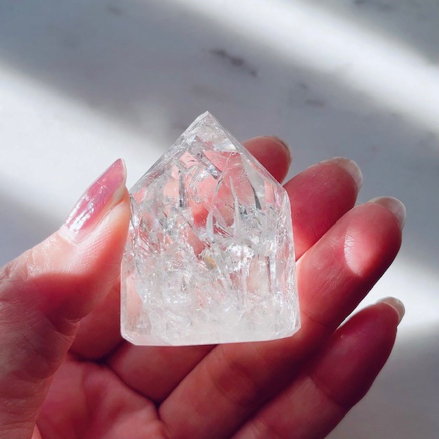 超美石】クラック アイリスクォーツ（レインボー水晶） ポイント