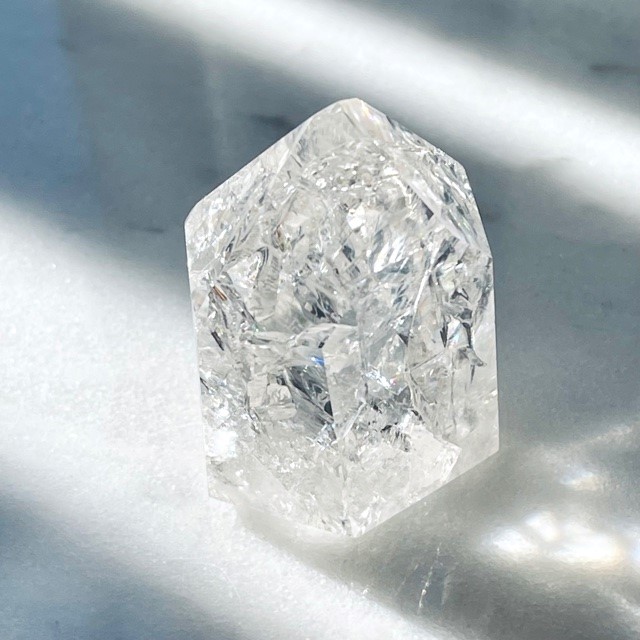 アイリスクラック水晶めちゃくちゃ綺麗です^_^