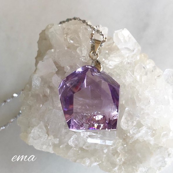 超美石】アイリスアメジストのペンダント（チェーンつき  