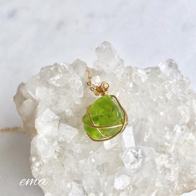 超希少 特大ペリドット原石 内面を光輝かせ 魅了を高める、邪悪なものを跳ね返す 超希少 特大ペリドット原石 内面を光輝かせ 魅了を高める、邪悪なもの