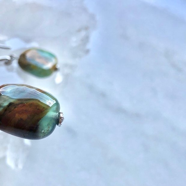 ブルーグリーン カラーハートオパール ロングピアス 母岩つき