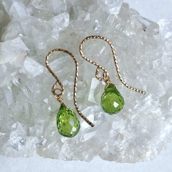 超美石】ペリドット 雫型 ピアス（18金ワイヤー/14Kgf製フック