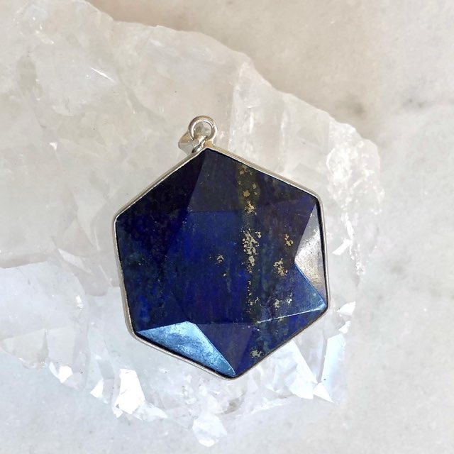 超美石】六芒星（ダビデの星） ラピスラズリ ペンダント