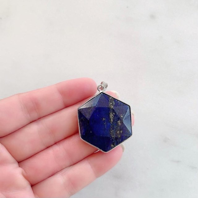 星型ラピス在庫❾➡︎❺説明文にて♥合計3500円以上で プレゼント ラピスラズリ 天然石 ペンダント ラピスラズリ リーフ型 幸運 お守り 紺色