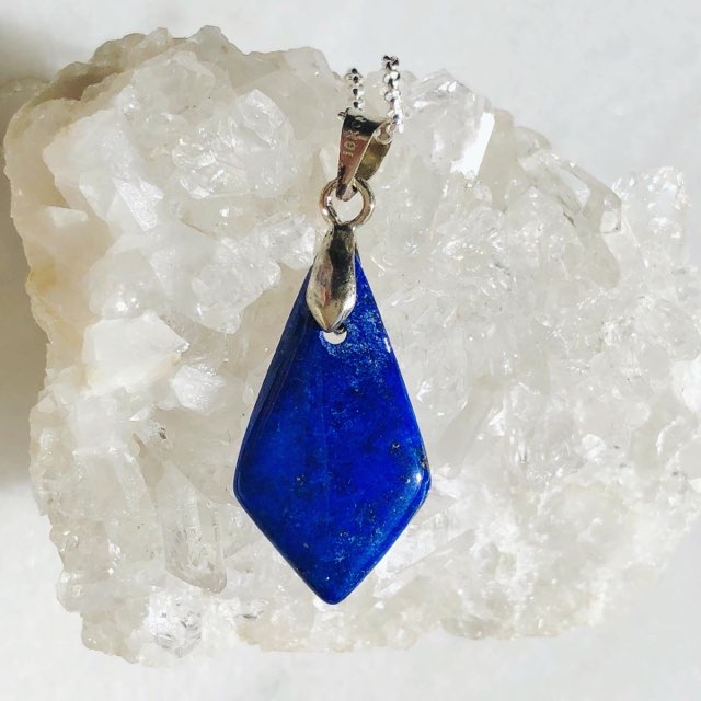 超美石】ラピスラズリ ペンダント（チェーンつき） NO.4335