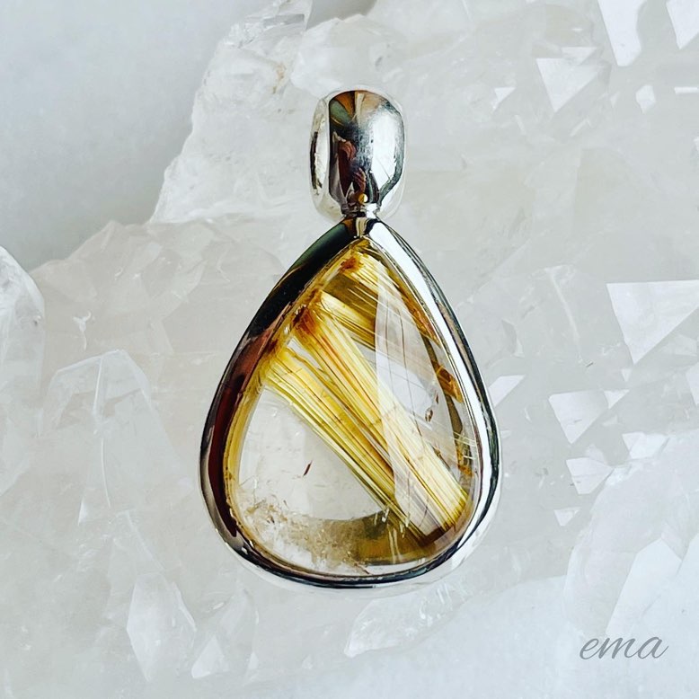 ルチルクォーツしずく型ペンダントトップ