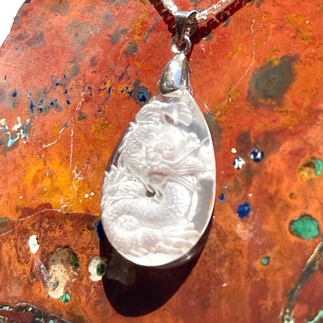 隕石ペンダント　宇宙不思議パワーを潜めるパワーストーン龍紋彫刻　希少貴重 隕石ペンダント 宇宙不思議パワーを潜めるパワーストーン龍紋