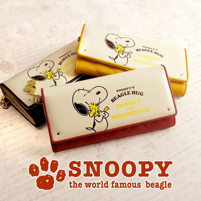 仲良くハグするスヌーピーとウッドストックがプリントされたキルティング長財布 Snoopy E Mono イーモノ