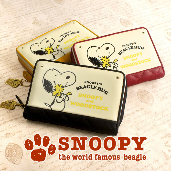 仲良くハグするスヌーピーとウッドストックがプリントされたキルティング二つ折り財布 Snoopy E Mono イーモノ