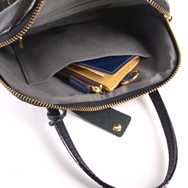 paccapacca LTD �ߥ˥��������Хå�