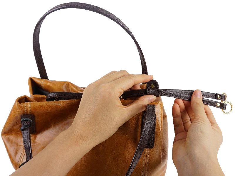 paccapacca LTD �ϥ�ɥХå�