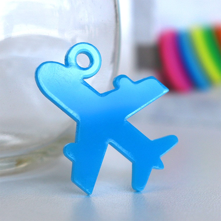 アクリルチャーム 飛行機 5cm 厚さ2mm 選べる豊富なカラー アンシャンテラボ / 乗り物 プレイン 空 ジャンボジェット ジェット機 ボーイング アクセサリーパーツ ピアス イヤリング キーホルダー ハンドメイド材料 レジン資材 【ゆうパケット対応】