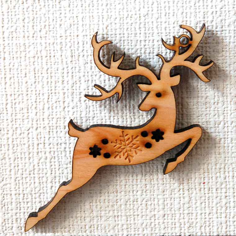 木製 クリスマスオーナメント 6mm厚 トナカイ（ジャンプ） アンシャンテラボ / 紐付き Xmas 飾り 装飾 ツリー飾り デコレーション 【無料ギフトボックス付】【ゆうパケット対応】