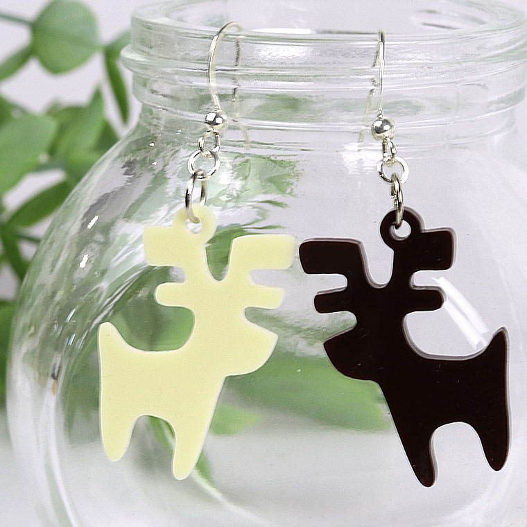 アクリル製 ピアス はにわ鹿 高さ：32mm 幅：21mm 厚み：2mm 奈良のおみやげ アンシャンテラボ / 奈良 なら お土産 おみやげ 可愛い アクセサリー おしゃれ オシャレ しか シカ アイボリー ブラウン 非対称 いろち 色違い【無料ギフトボックス付】【ゆうパケット対応】