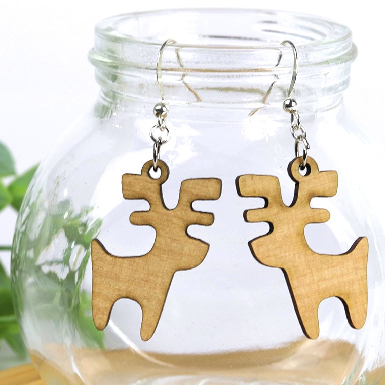 木製 ピアス はにわ鹿 高さ：32mm 幅：21mm 厚み：3mm 奈良のおみやげ アンシャンテラボ / 奈良 なら お土産 おみやげ 可愛い プレゼント アクセサリー おしゃれ オシャレ しか シカ ウッド【無料ギフトボックス付】【ゆうパケット対応】