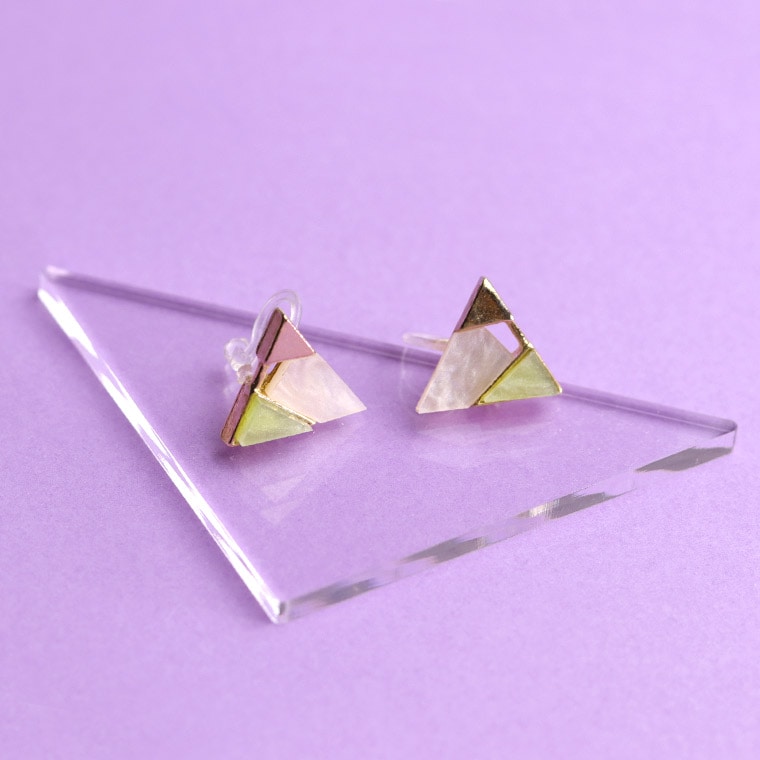 アクリル製 ディスプレイ小物 三角 小サイズ クリア 54mm 厚さ3mm アンシャンテラボ / 撮影用小物 SNS インスタグラム Instagram 商品画像 ネット販売 展示 ハンドメイドアクセサリー 手作り【ゆうパケット対応】