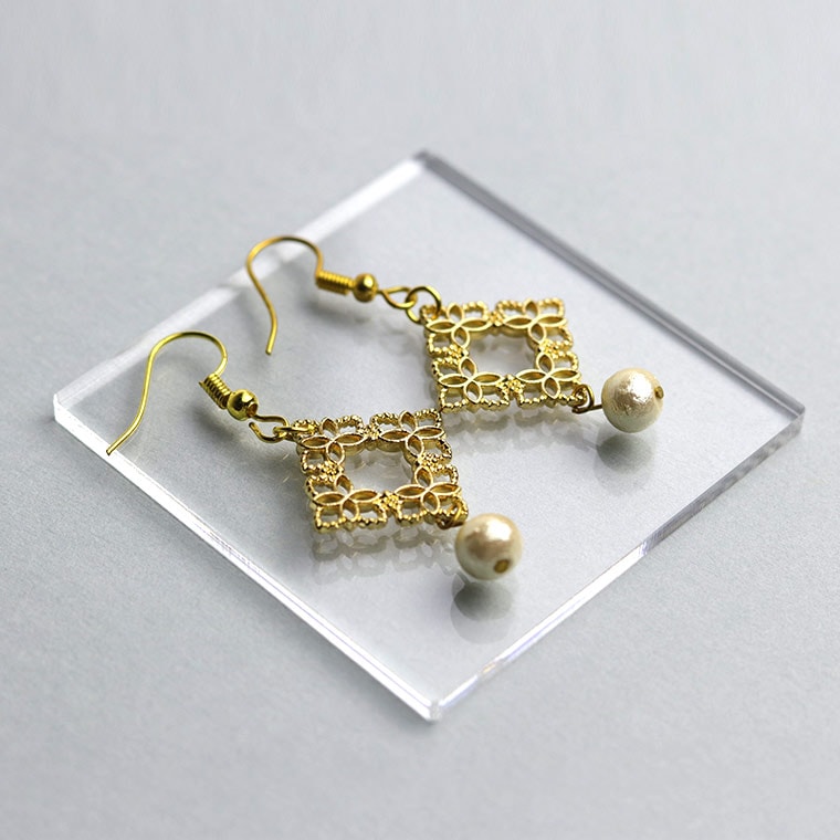 アクリル製 ディスプレイ小物 四角 小サイズ クリア 55mm 厚さ3mm アンシャンテラボ / 撮影用小物 SNS インスタグラム Instagram 商品画像 ネット販売 展示 ハンドメイドアクセサリー 手作り【ゆうパケット対応】