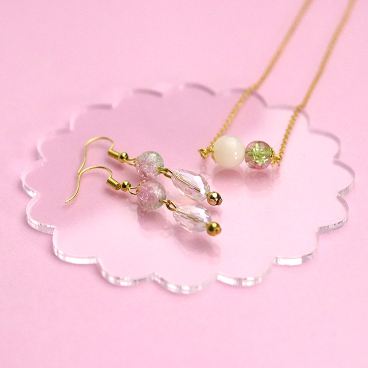 アクリル製 ディスプレイ小物 お花 大サイズ クリア 直径93mm 厚さ3mm アンシャンテラボ / 撮影用小物 SNS インスタグラム Instagram 商品画像 ネット販売 展示 ハンドメイドアクセサリー 手作り プロップ【ゆうパケット対応】