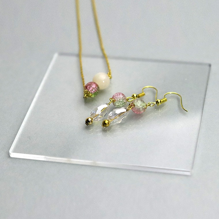 アクリル製 ディスプレイ小物 四角 大サイズ クリア 直径93mm 厚さ3mm アンシャンテラボ / 撮影用小物 SNS インスタグラム Instagram 商品画像 ネット販売 展示 ハンドメイドアクセサリー 手作り プロップ【ゆうパケット対応】